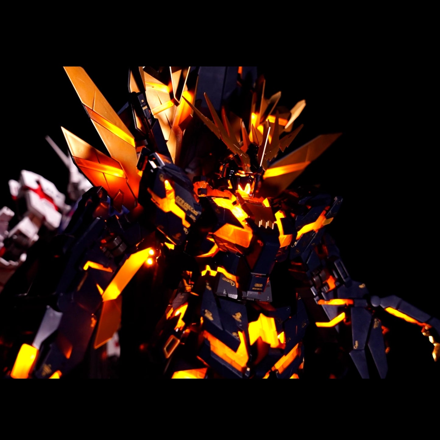 Kosmos Extreme Series Lighting Kit for PG UNICORN GUNDAM 02 BANSHEE NORN Option 2 [Main Body + 1 Large Shield + Mane + Claw Cannon] Model Kits Accessories
