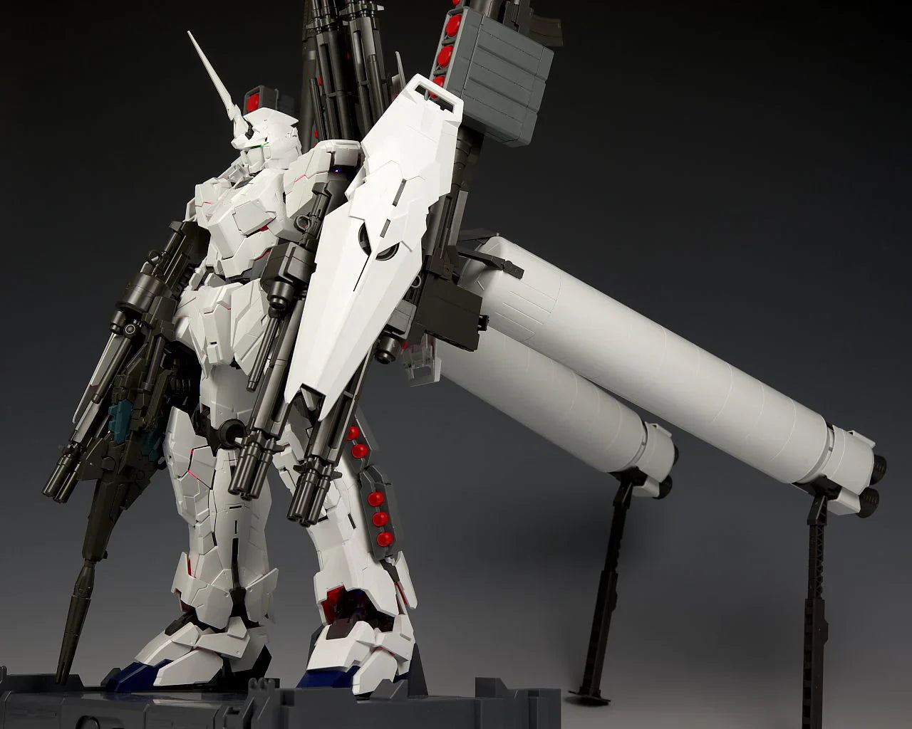 Bandai PG Full Armor Unit for PG RX-0 Unicorn Gundam Model Kits Accessories